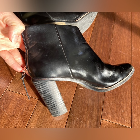 Ted Baker London BLACK LEATHER Women's Vaully Bootie, US 6 - Picture 10 of 14